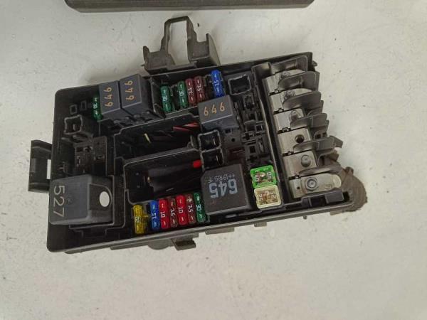 BOITE A FUSIBLE VW/AUDI/SEAT/SKODA - Vue 2